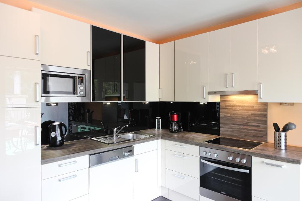 3 Rooms Sunny Apartments-Schoenbrunn, 100M2 With Balcony Вена Номер фото